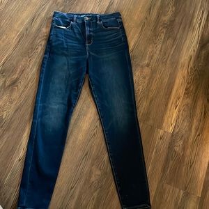 American eagle Size 8 blue jeans, curvy hi-rise stretchy jeans